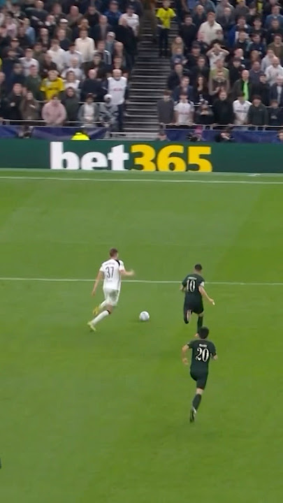 Incredible Van de Ven goal!