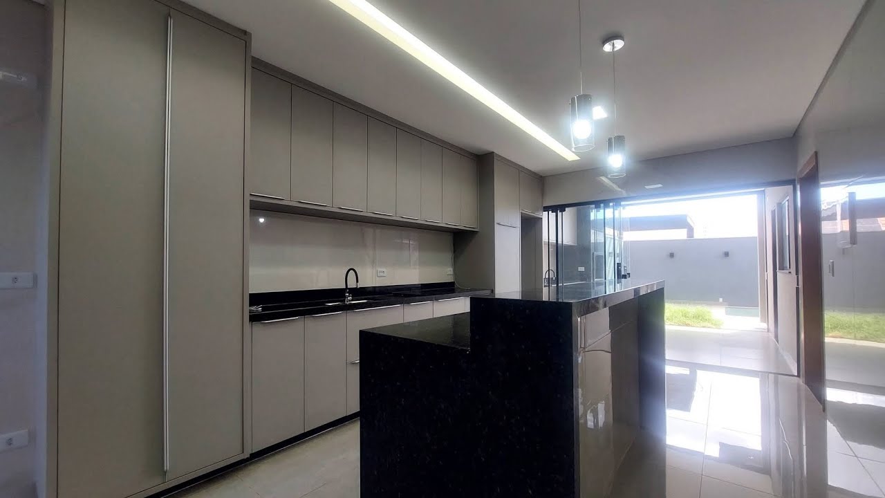 Imóvel novo com 3 suites rico em marcenaria no Rita Vieira