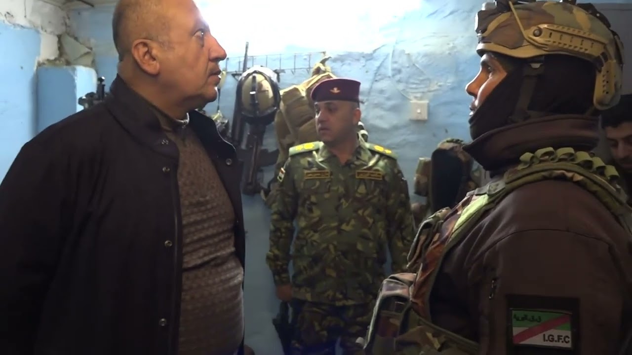 وزير الدفاع السيد ثابت محمد العباسي يجري زيارة مفاجئة لتفقد القطعات العسكرية