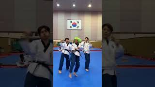 Munaroh Dance  Tim Tae Kwon Do Korea