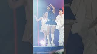 Em nên yêu cô ta (fancam) - Orange (live The global city)