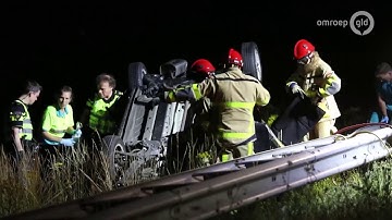 VIDEO | Auto slaat over de kop bij ernstig ongeval op A18