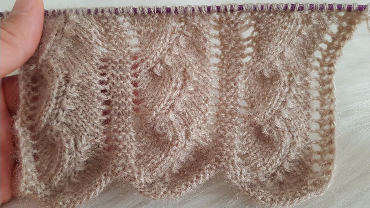 Самая популярная и востребованная модель для вязания с запятой - женский жилет