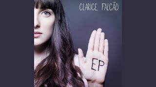 Video thumbnail of "Clarice Falcão - De Todos os Loucos do Mundo"