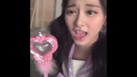 remember when tzuyu did this 🤭