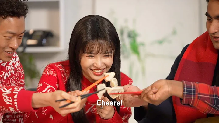 Friends make Spring Festival dumplings together at vlogger Vica Li's home - DayDayNews