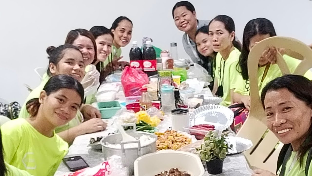 buddle fight with shopee girls #youtubelive #yummy #mukbang #funny #goals