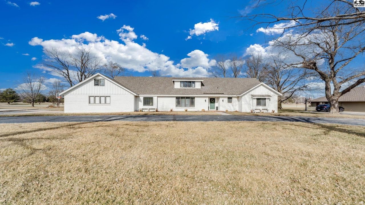 NEW LISTING: 61 Willowbrook Rd Hutchinson KS 67502