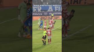 Seperti ini reaksi BOBOTOH saat match PERSIB vs Madura United masih 0-0! #Shorts