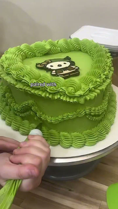 Hello Kitty   Shrek cake?? 🩷💚