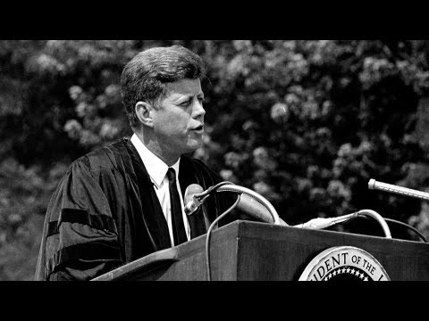 Video: John F. Kennedy grynoji vertė: Wiki, vedęs, šeima, vestuvės, atlyginimas, broliai ir seserys