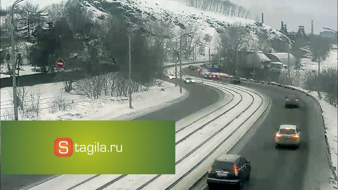 По скользкой дорожке в Нижнем Тагиле. Три ДТП в одном месте По скользкой дорожке в Нижнем Тагиле. Три ДТП в одном месте