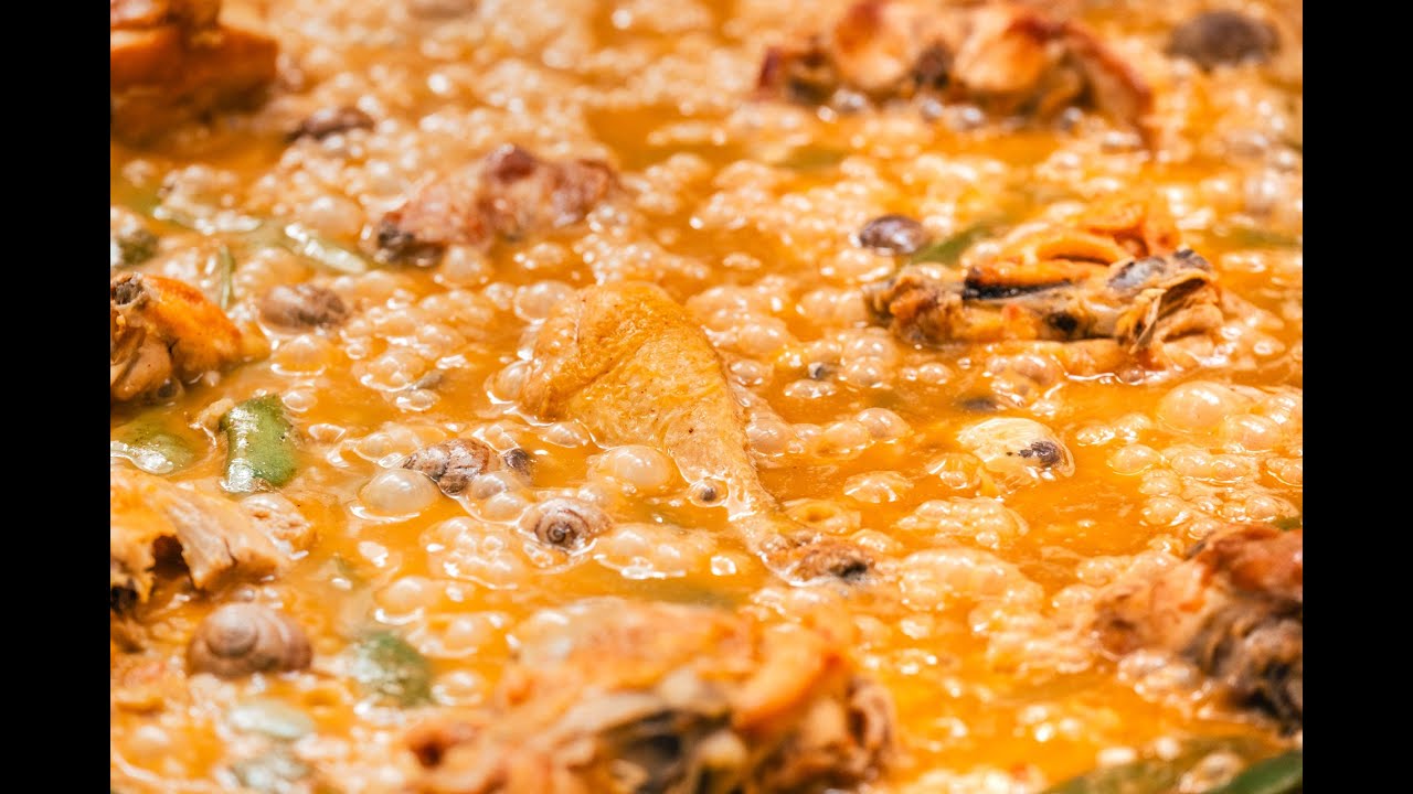 ¿Cómo se hace la paella valenciana? Consejos de un chef YouTube