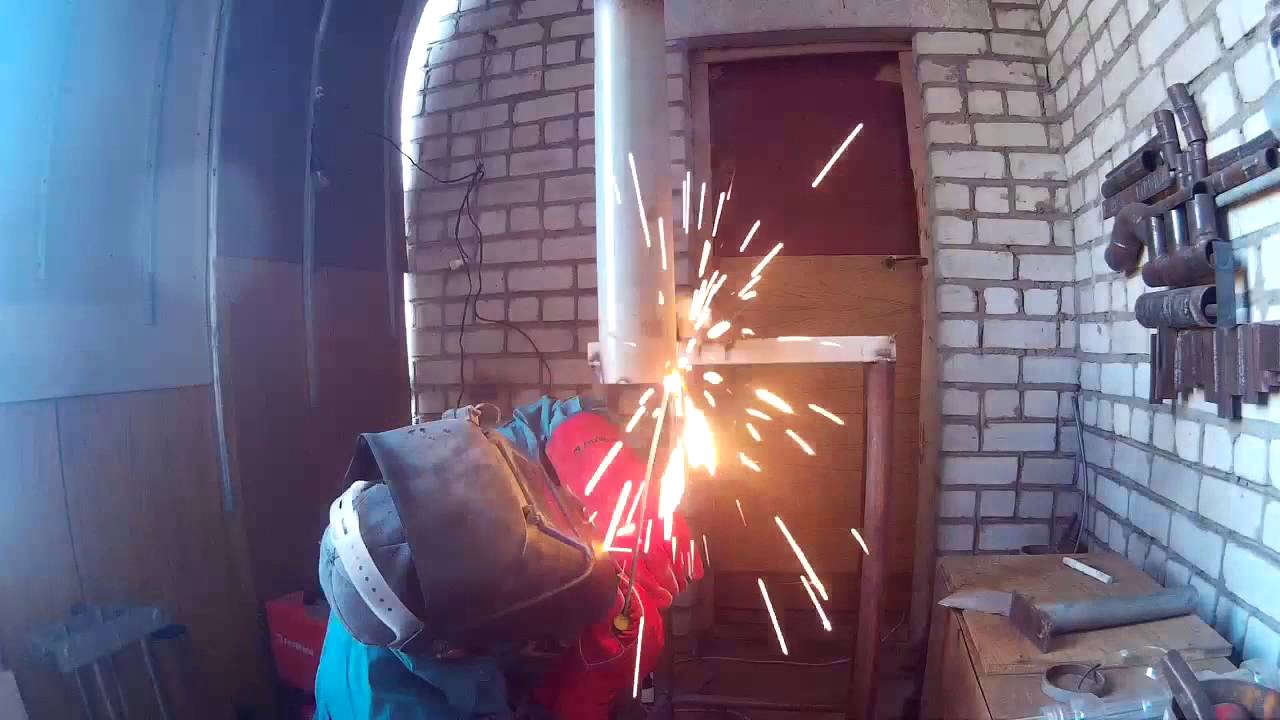 Сварка заглушки на трубу в потолочном положении - YouTube