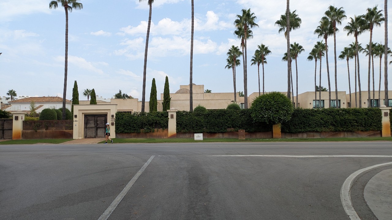 Sotogrande: Bike Ride Watching Luxurious Villas