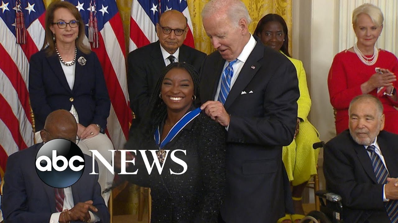 Biden awards Medal of Freedom to Denzel Washington, Simone Biles, 15 others l ABCNL