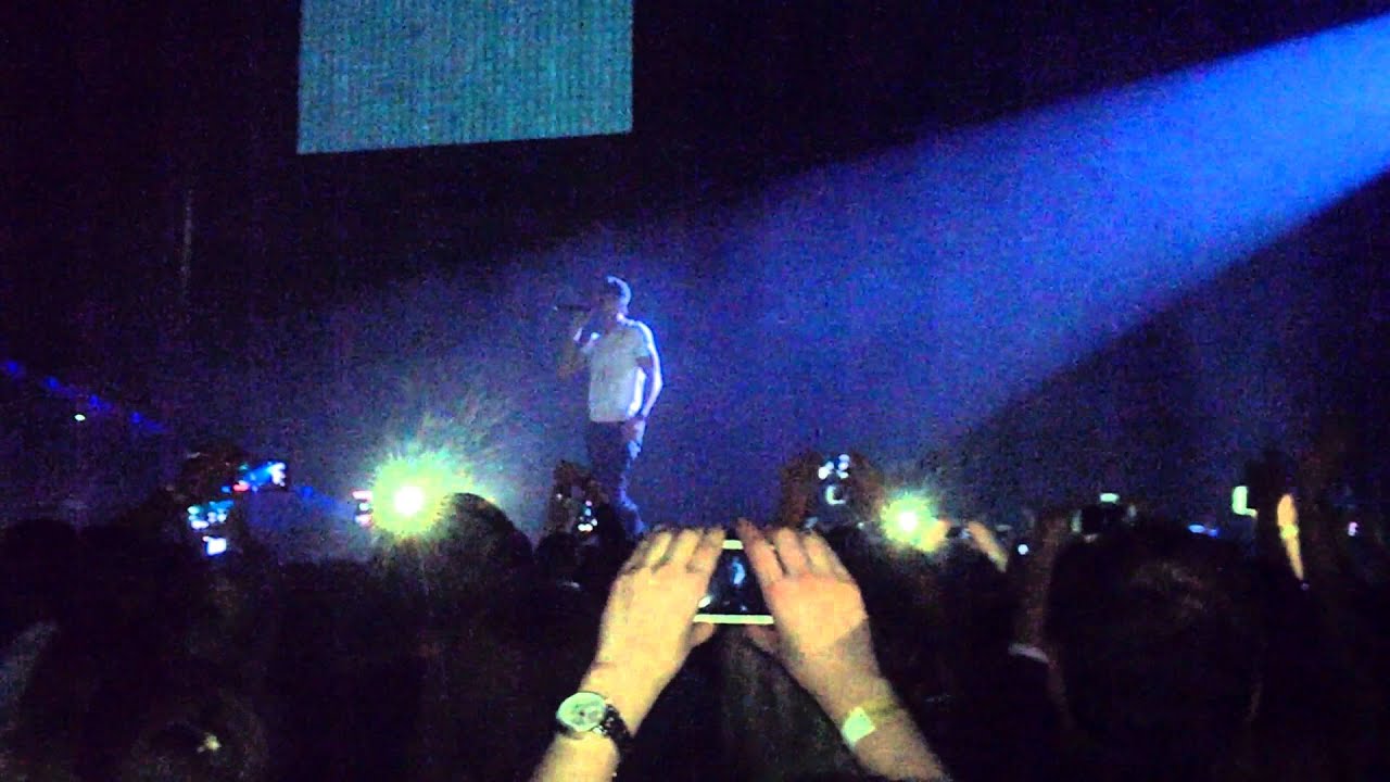 Enrique Iglesias - Tired of being sorry in Moscow