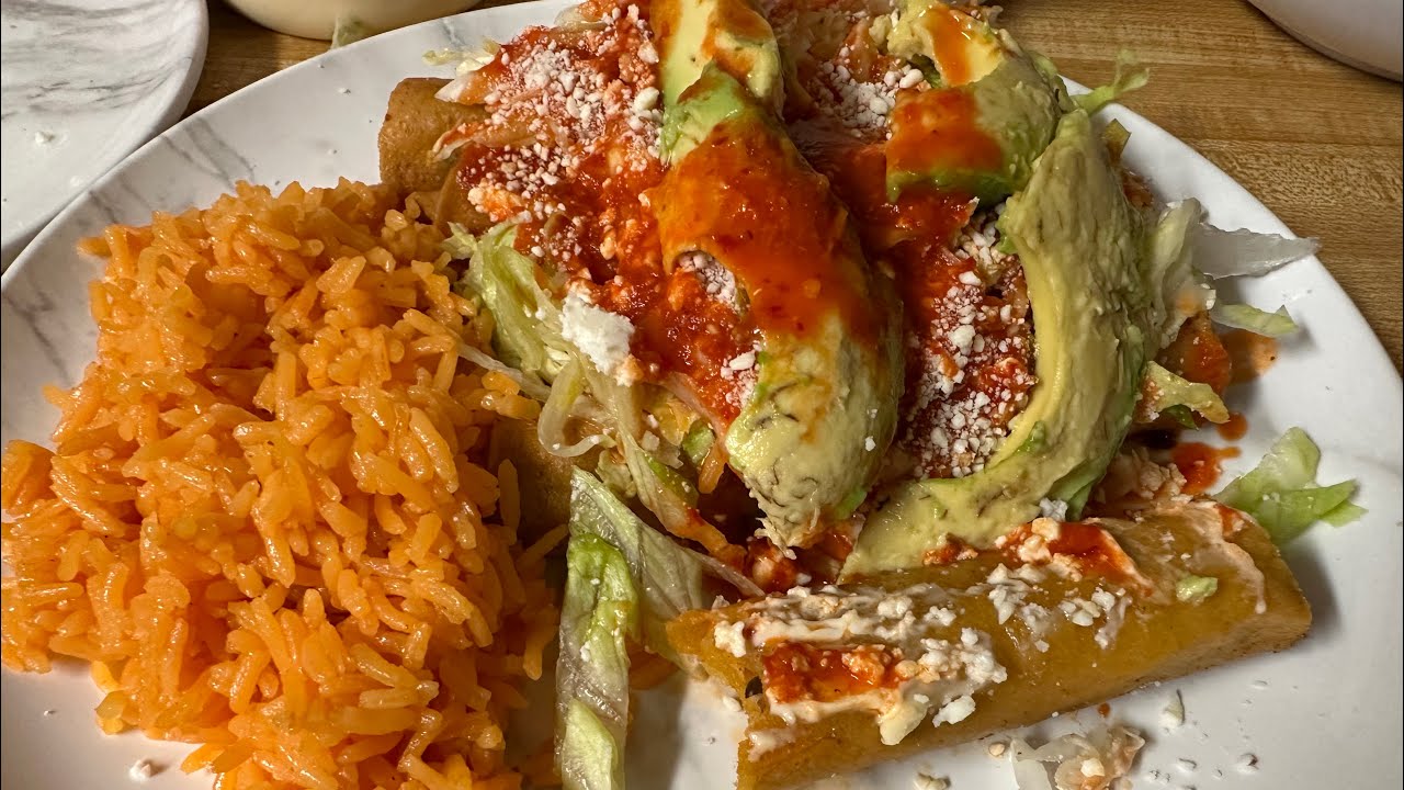 FLAUTAS de frijoles negros con chorizo | taquitos dorados 