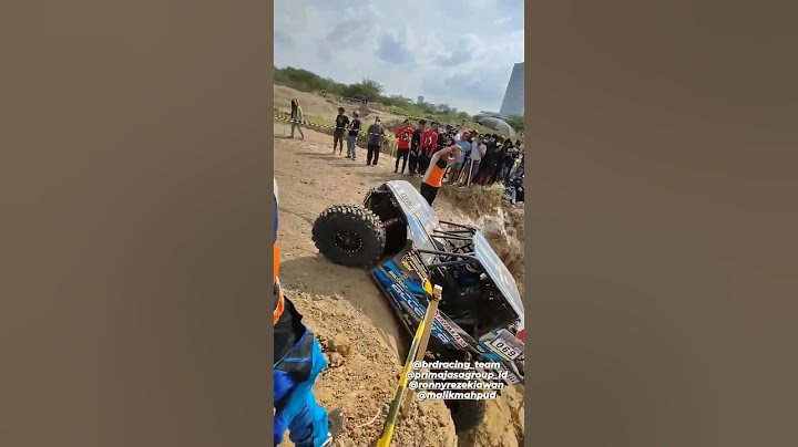 nyaris terbalik! detik detik mobil offroad tersangkut di tebing #shorts #offroad