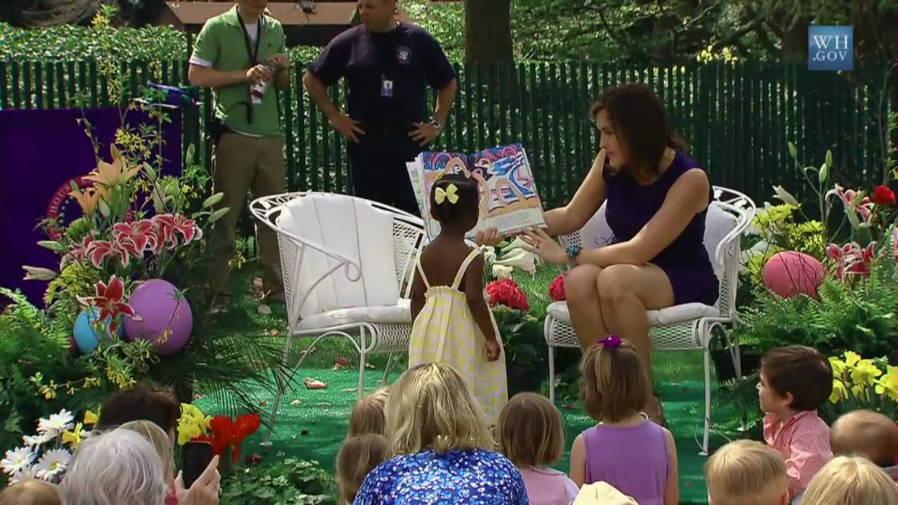 Mariska Hargitay Reads 