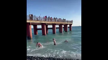 #СОЧИ - ОТДЫХАЮЩИЕ ИСПОЛНЯЮТ - МОРЕ ТЕПЛЕЕ ЧЕМ В АНАПЕ 7.01.2022