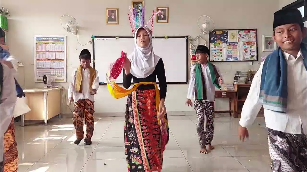 Tari Ondel - Ondel kelas 6A SDN KAYUMANIS 01