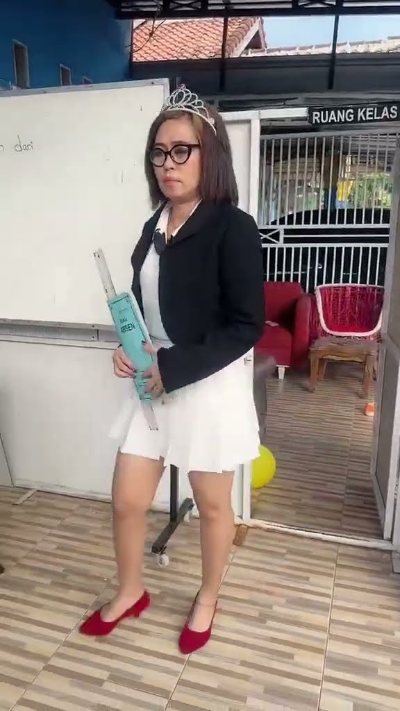 Vidio kocak dan gokil @nyaikembang1nyaikembang1 /cewek bule cantik ?