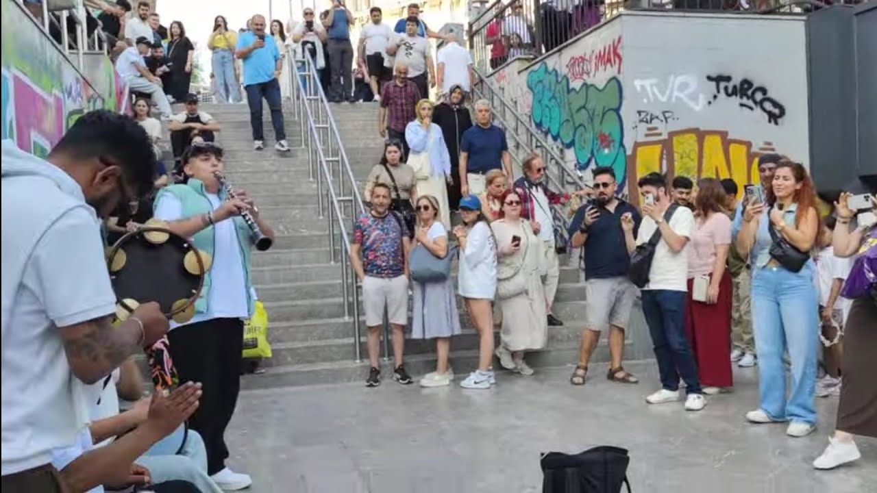 Grup Şamata Karaköy Sokaklarında.... Muhteşem 👌👍💯
