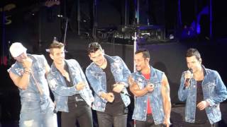 New Kids On The Block - Merry, Merry Christmas / This One&#39;s for the Children (Hollywood Bowl 6/2/17)