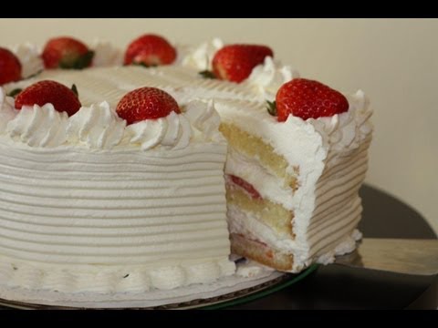 white-cake-with-strawberries-recipe-and-decoration