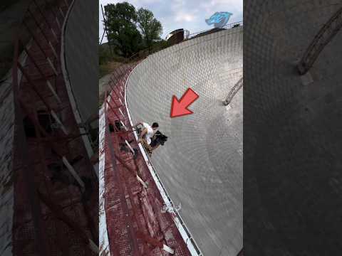 انزلق هذا الرجل في مكان مهجور فحدث المفاجأة