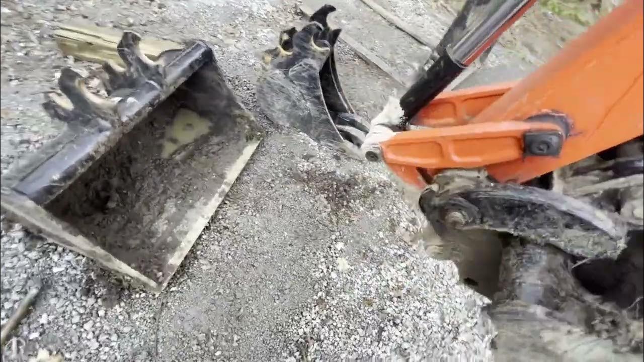 Changing M62 TLB Backhoe Buckets! YouTube