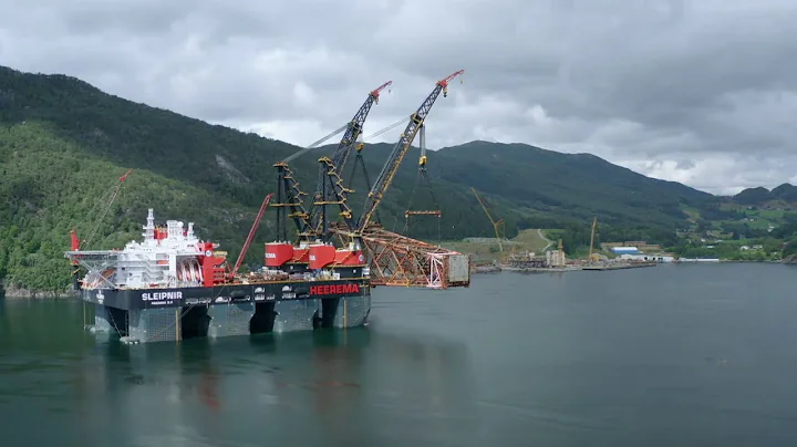 World Largest Heavy Lift Floating Crane #floatingcrane #heavylifting #submersible_machine - DayDayNews