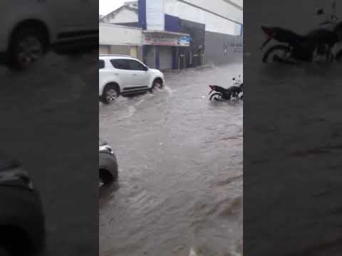 Alagamento na rua XV de novembro em Garanhuns