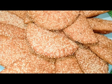 فطائر الطاسة بالسمسم لاحلي فطار مع كوباية الشاي حكااااية سفرة نوجا واكلة بسيطة