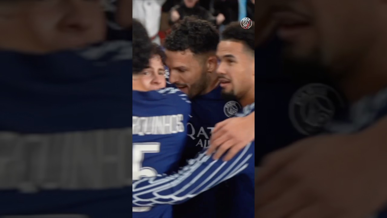 ⚠️ Turn your volume down. Unreal atmosphere ❤️💙