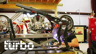 Un vistazo a la impresionante moto chopera de dos cilindros de los expertos | Máquinas Renovadas