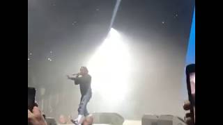 Kendrick Lamar performs DNA live at Bryson Tiller's Concert (16.09.2017)