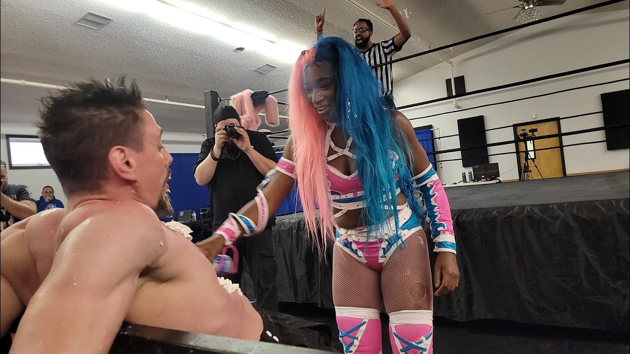 Tiffani Avatar vs Stan Stylez in an Intergender Championship Match!