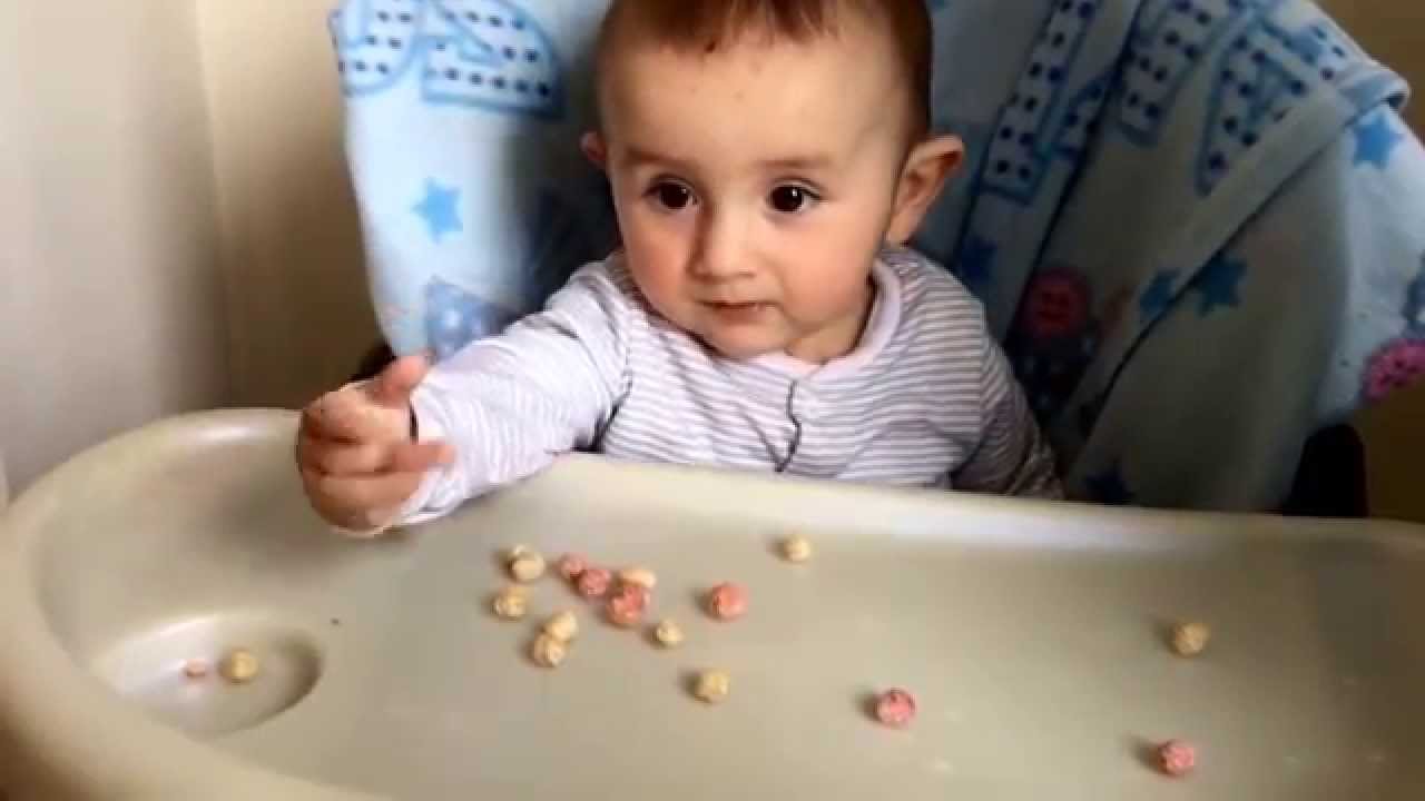 7 month old eating Ella's Kitchen Puffits Finger Food Baby ...