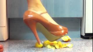 Apple Crush With Sexy Lady Heels