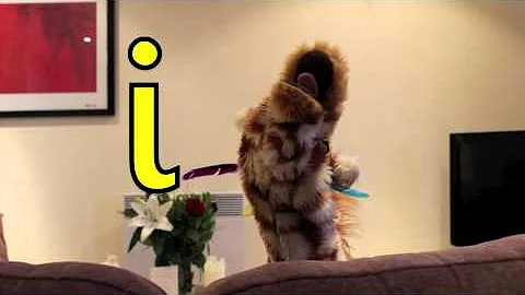 Geraldine the Giraffe learns the /i/ sound