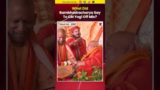 #mustwatch  Mic Off Note Pass Between Yogi Adityanath And Rambhadracharya Sparks Curiosity