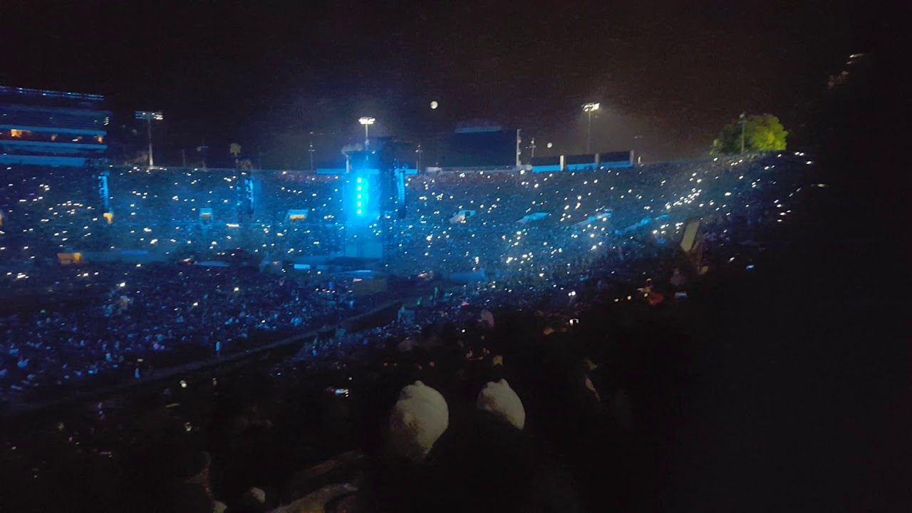 Encore Roses Stage 20190504 Crowd does wave waiting for BTS Encore @ Rose Bowl - YouTube