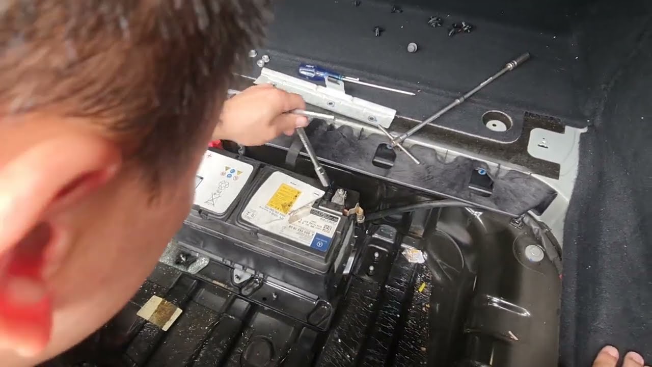 Ắc quy xe Mercedes GLE 400 Thông số kỹ thuật, giá cả và hướng dẫn thay thế