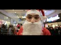 Capture de la vidéo Un Père Noël Rappe Dans Un Centre Commercial !