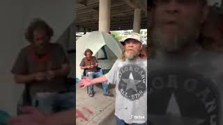 Homeless man that had his stuff destroyed in #georgefloyd #protest has help from community