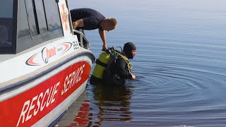 Водолази ДСНС обстежують дно Дніпра на міському пляжі «Казбетський»