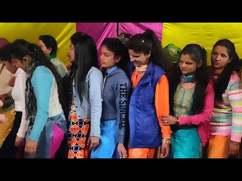 उफ्फ गांव की इतनी सारी लड़कियों का डांस वो भी एक साथ || Latest Video of Pahadi Girls Dance #Pahadi