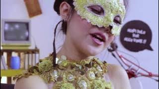 PUTRI TOPENG TIDAK SADAR SAAT MENYANYIKAN TEMBANG MISTIS